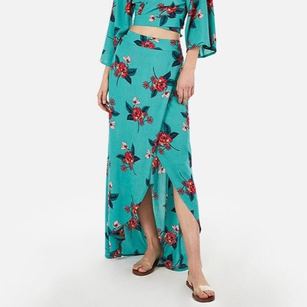 Express Women's Size Large Blue Floral Hi-Low Skirt Crinkle Lined Beach Wear NWT